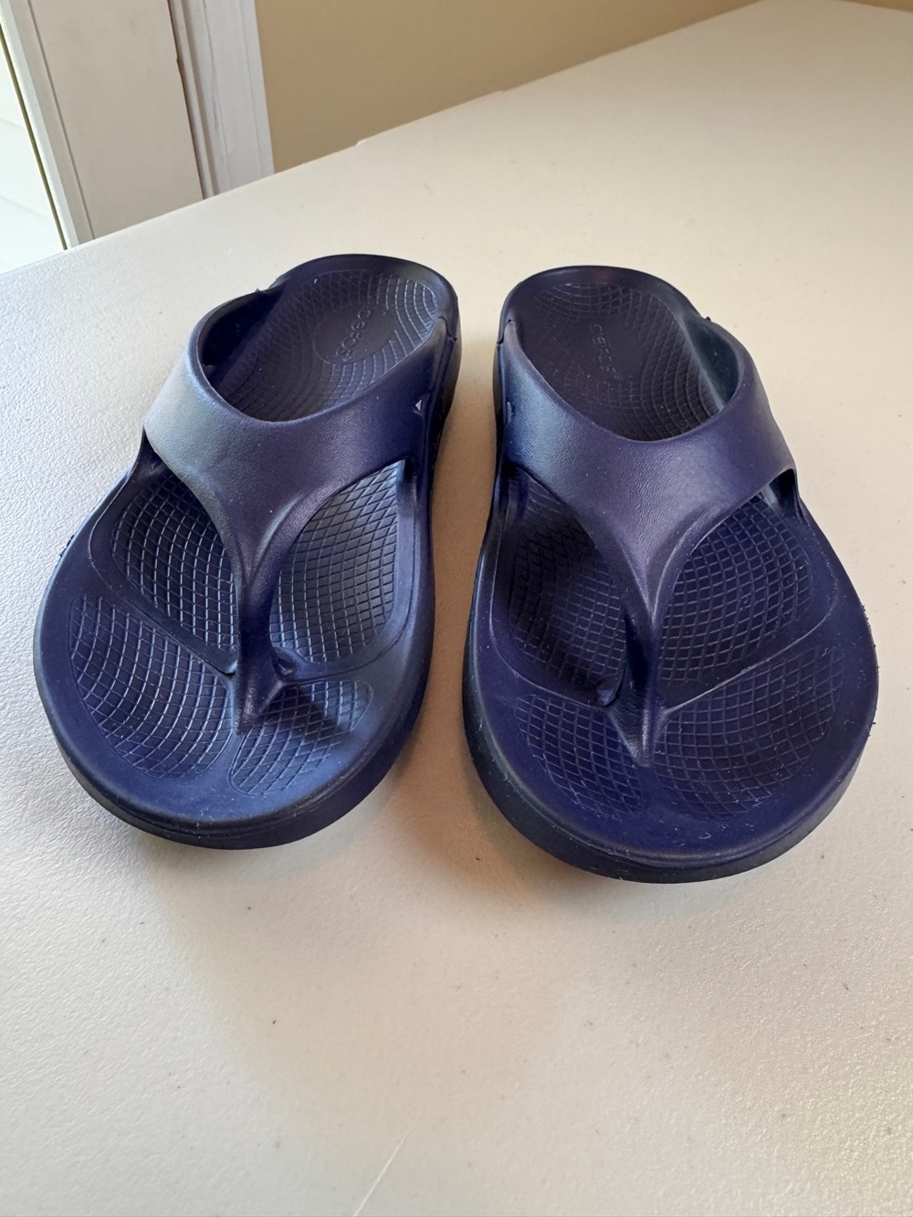 OOFOS Women’s OOahh Recovery Slides | Navy Blue | Size 8